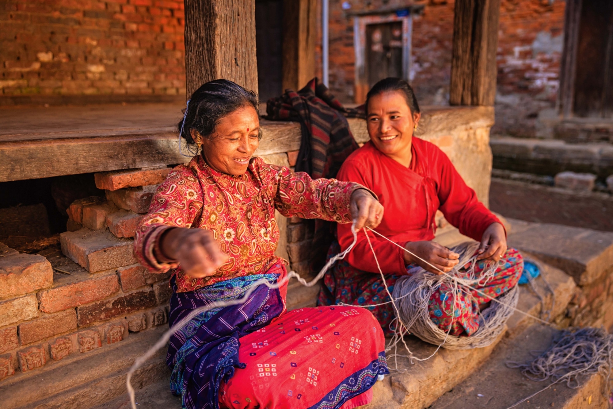 Nepal, Wolle spinnen