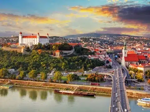 Bratislava © AdobeStock Bratislava © AdobeStock
