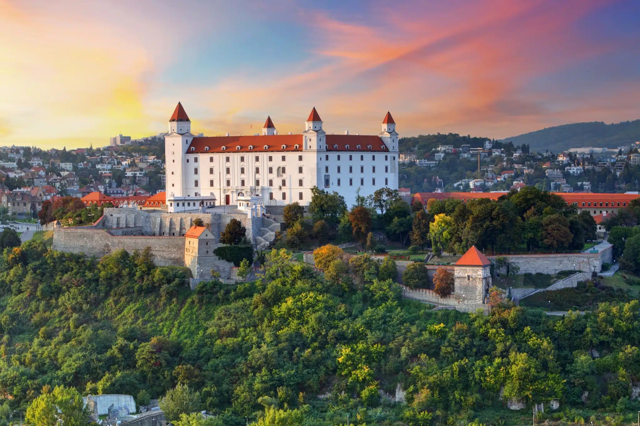 Burg Bratislava © adobestock Burg Bratislava © adobestock