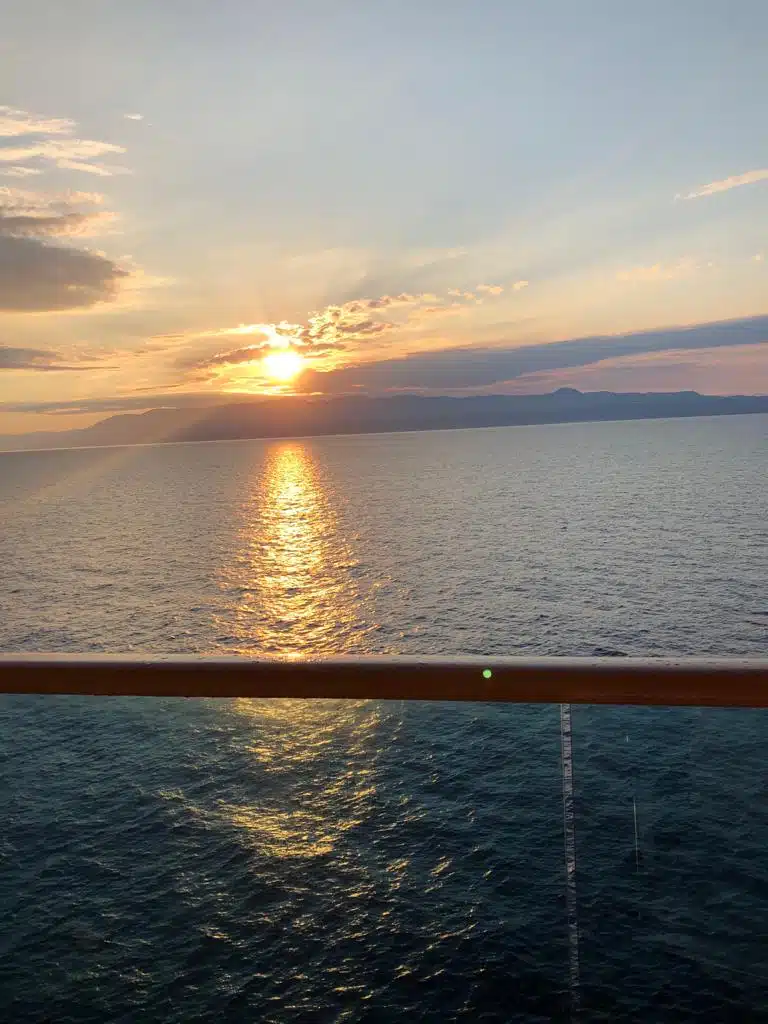 Sonnenaufgang von unserer Balkonkabine aus