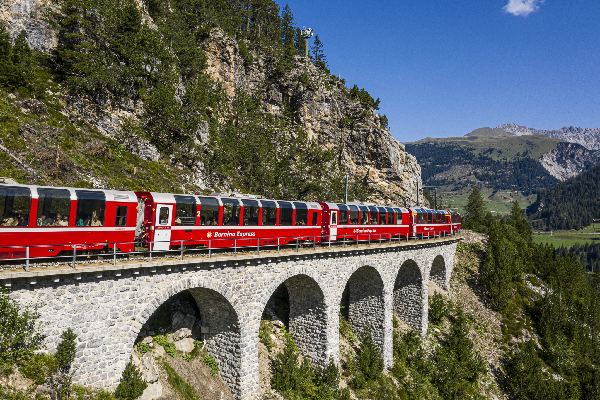 Bernina Express im Albulatal©Rhaetische Bahn