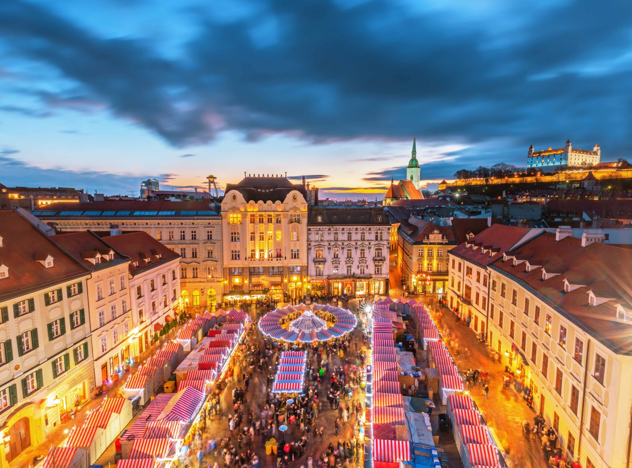 Weihnachsmarkt in Bratislava © adobestock