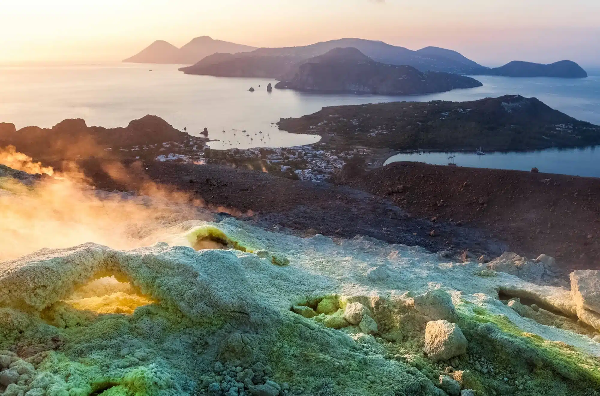 Blick von Vulcano Insel zu äolischen Inseln
